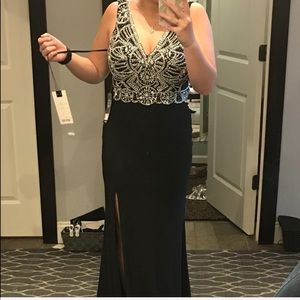 Mac Duggal dress BRAND NEW never worn